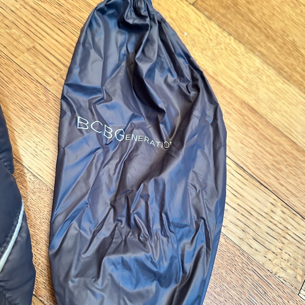 BCBGMAXAZRIA Ultra light weight down packable jacket- XS - Picture 3 of 5
